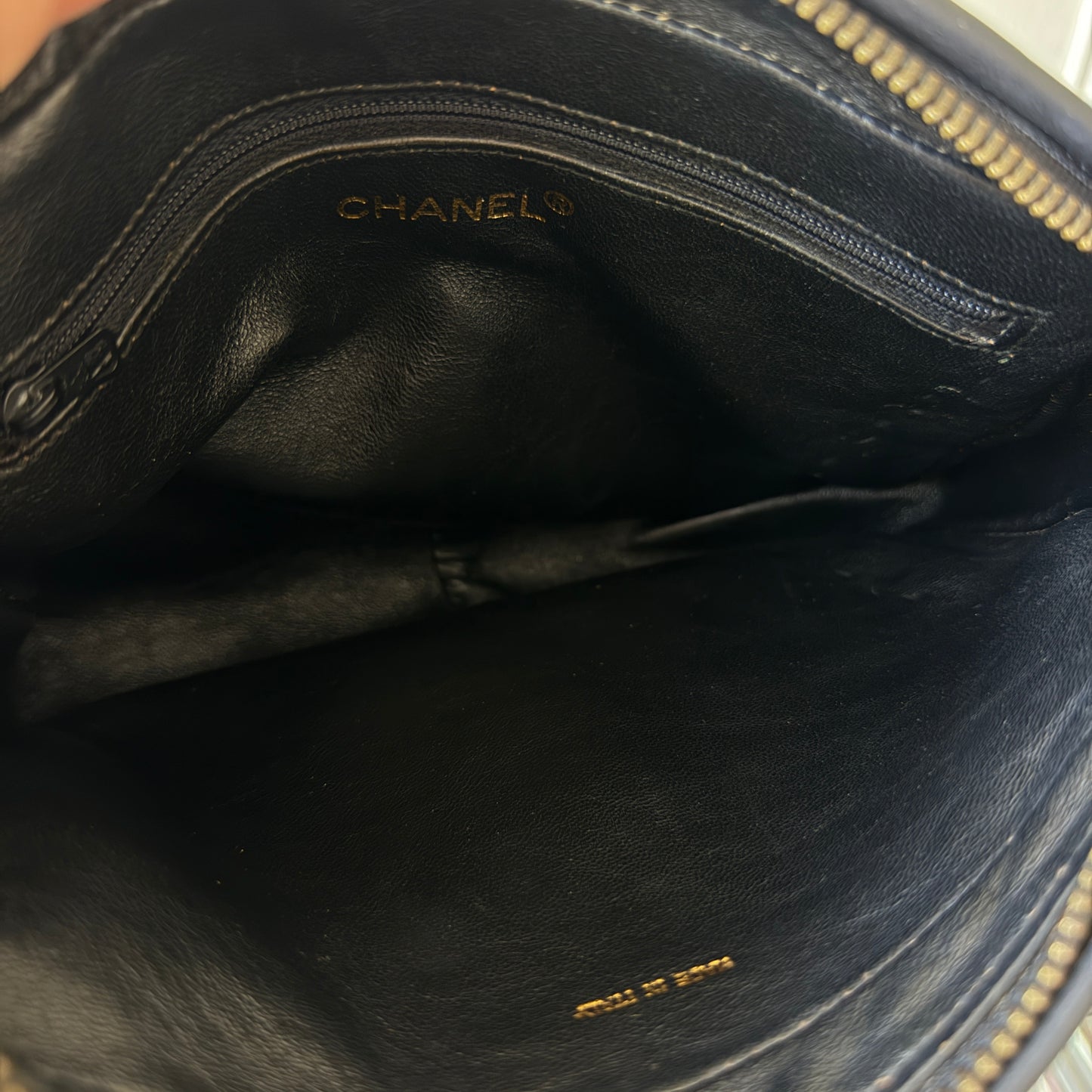 Pre-Owned Black Matelassé Lambksin Leather Camera Bag