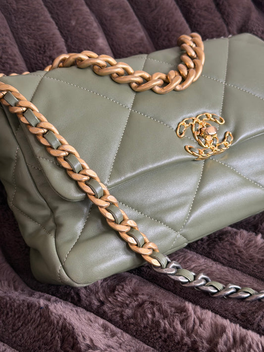 Pre-Owned Olive Green Shiny Lambskin Leather Handbag Large