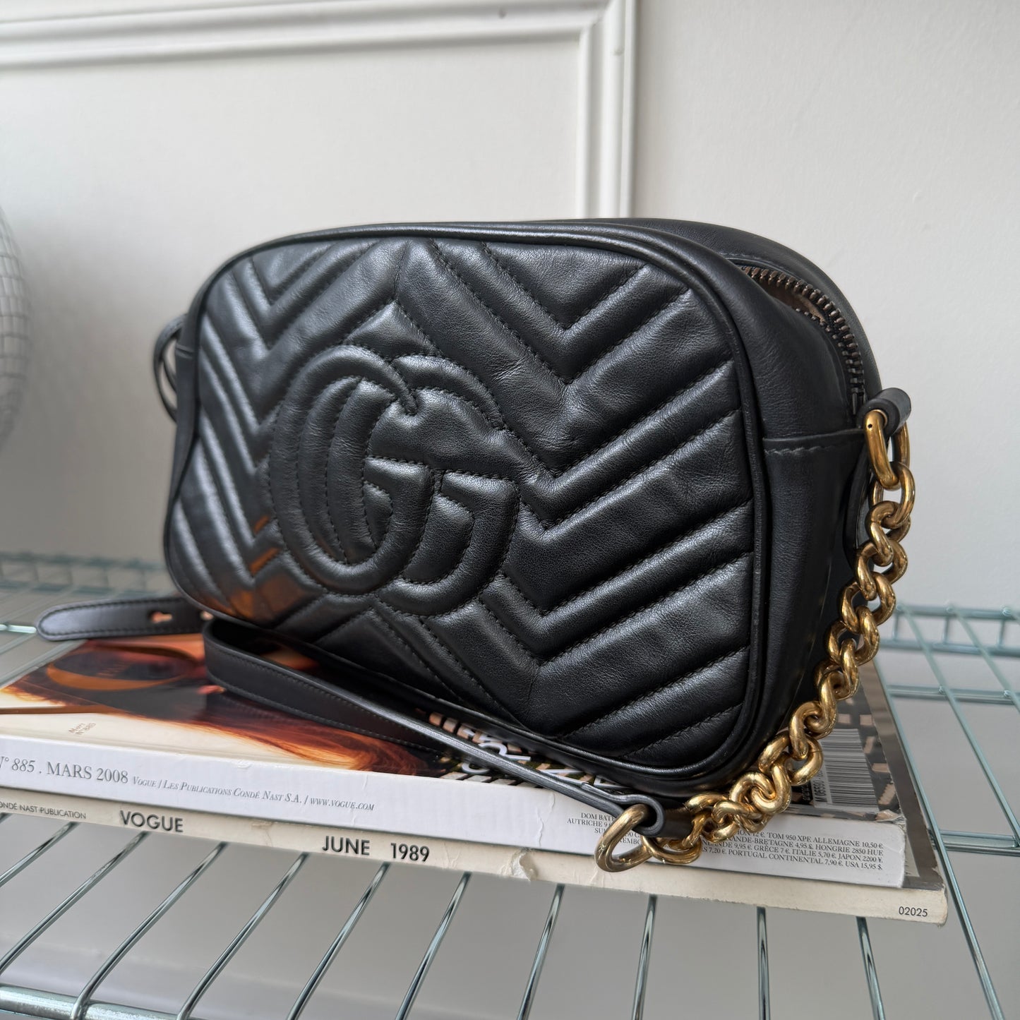 Pre-Owned Black GG Marmont Leather Camera Bag