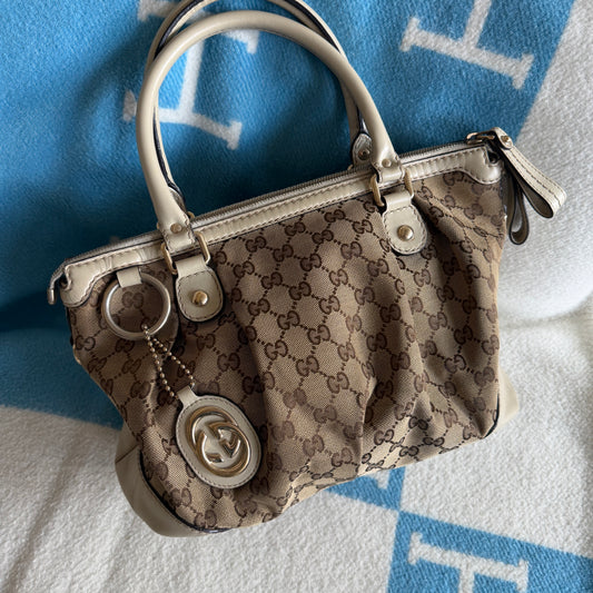 Pre-Owned White/Beige GG Canvas Shoulder Bag