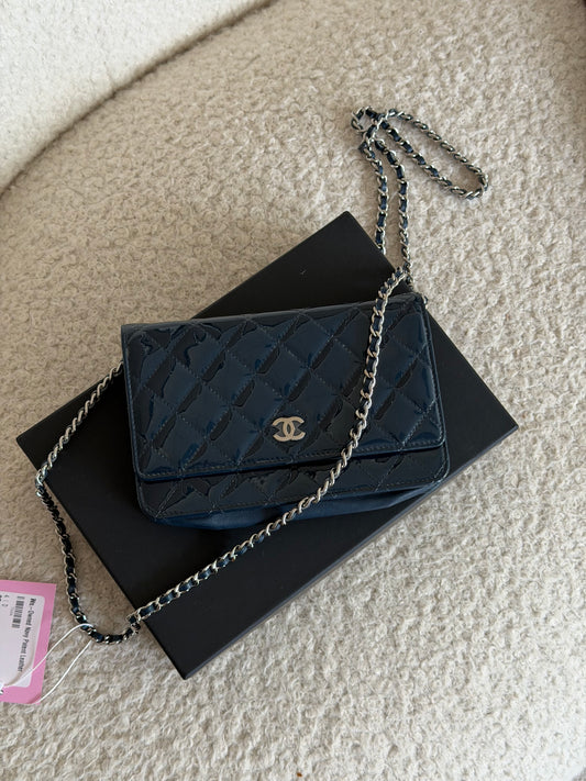 Pre-Owned Navy Patent Leather Wallet on Chain