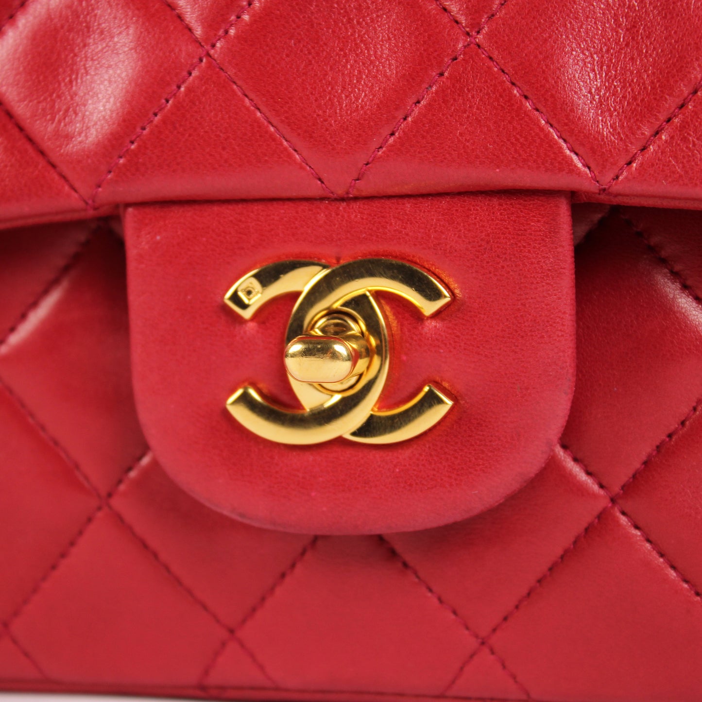 Medium Classic Flap