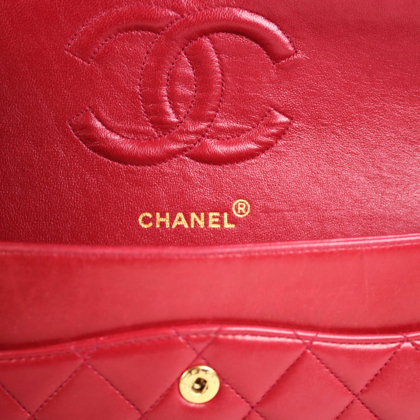 Medium Classic Flap