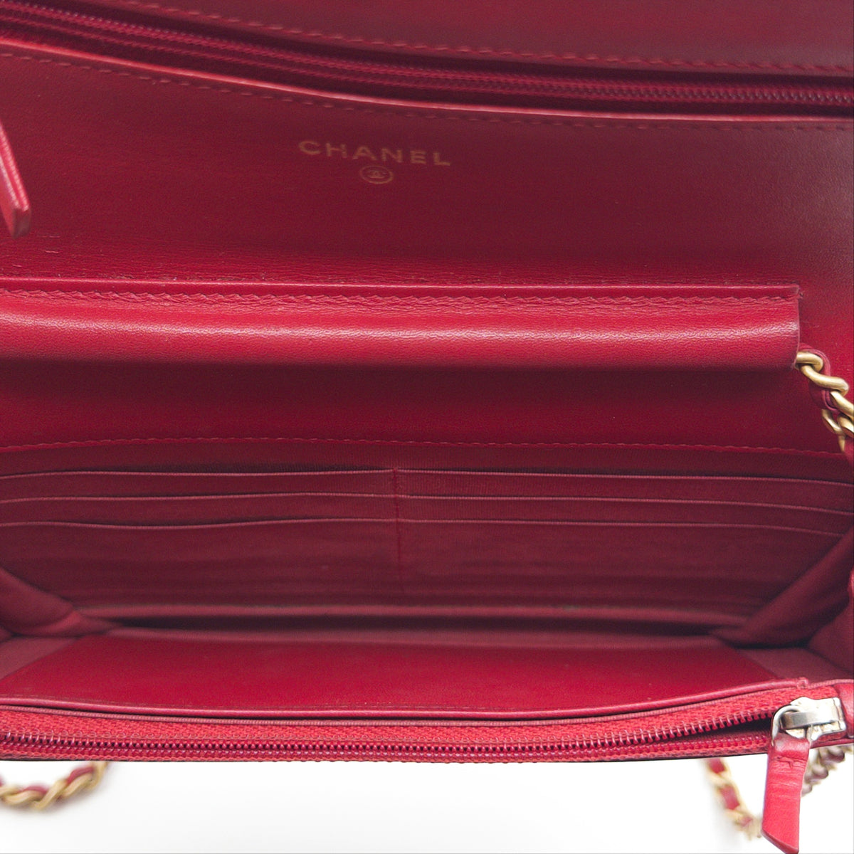 Pre-Owned Red Matelassé Caviar Leather Wallet on Chain