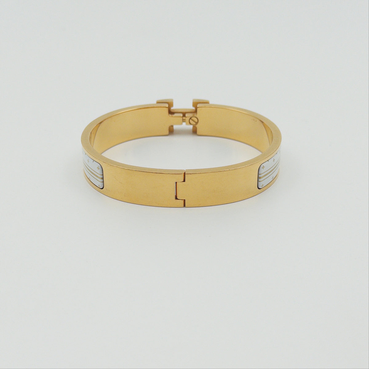Pre-Owned White Enamel L.E. Gold-Plated Clic H Bracelet (PM)