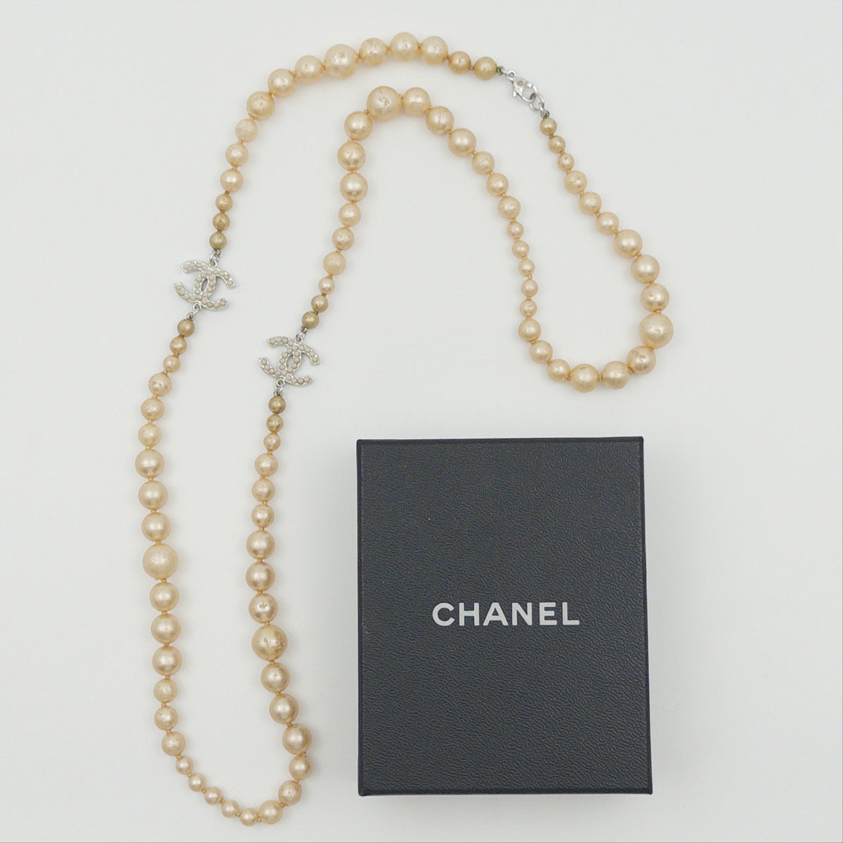 Pre-Owned CC Aged Pearls Necklace