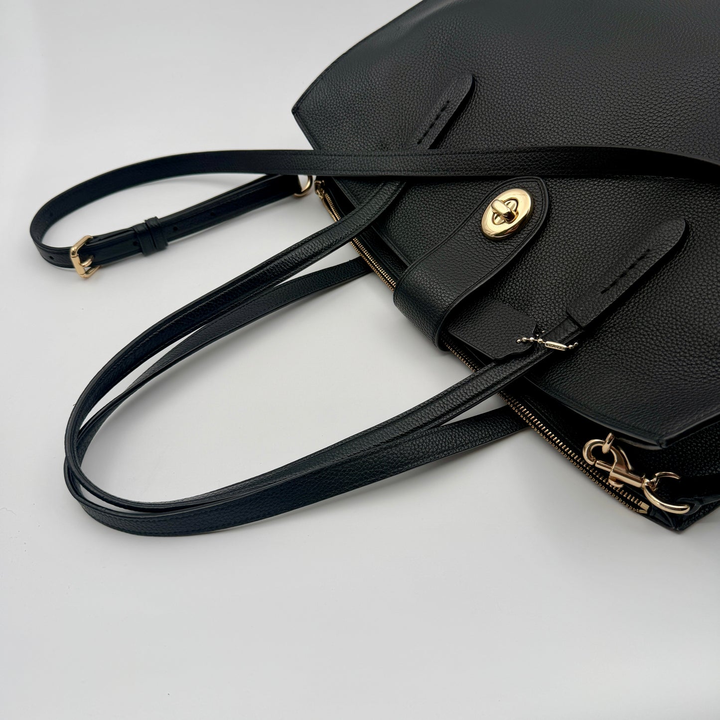 Pre-Owned Black Leather Handbag