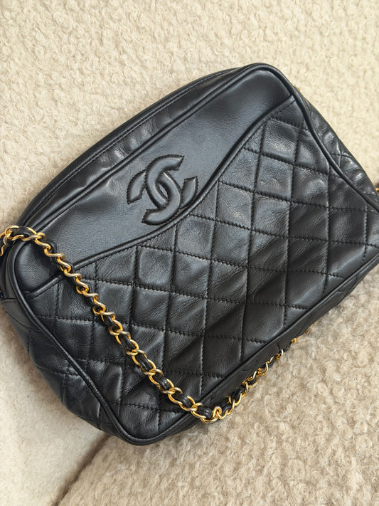 Pre-Owned Black Matelassé Lambskin Leather Camera Bag
