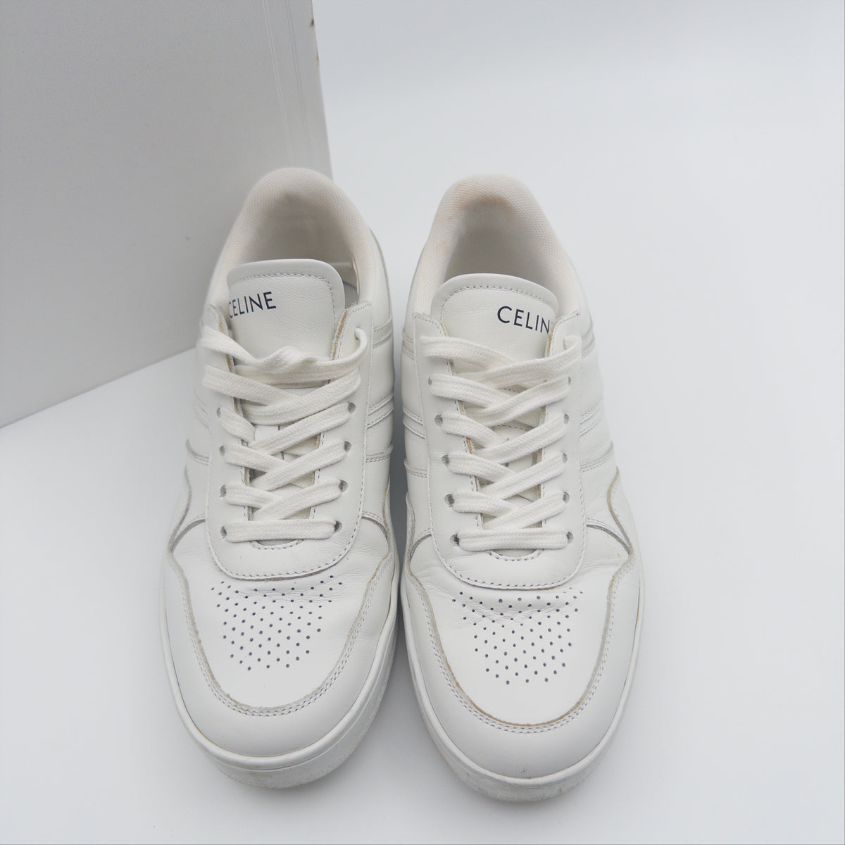 Pre-Owned White Leather Trainers (37)