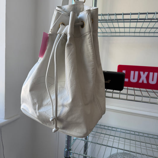 Pre-Owned White Lambskin Leather Bucket Bag Backpack