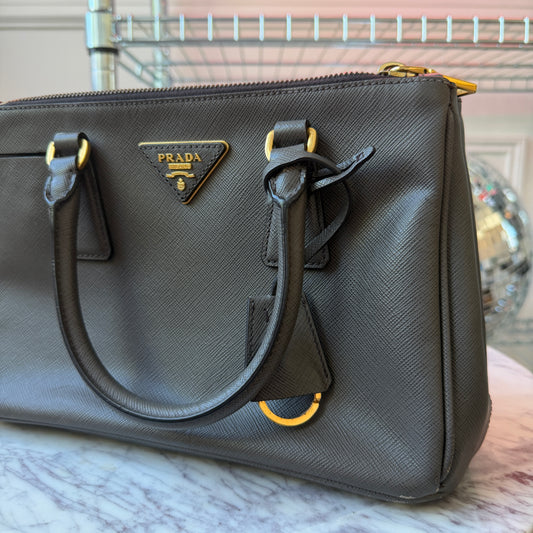 Pre-Owned Grey Saffiano Leather Small Galleria