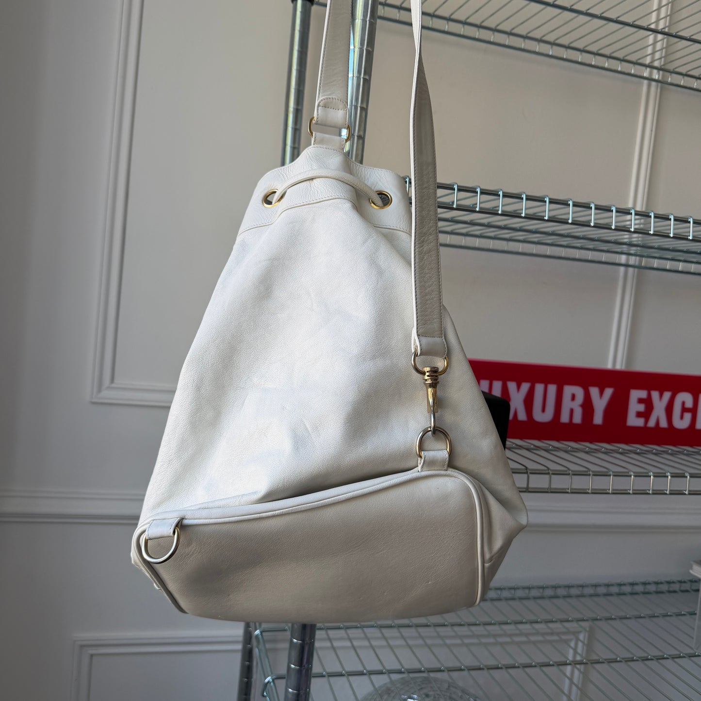 Pre-Owned White Lambskin Leather Bucket Bag Backpack
