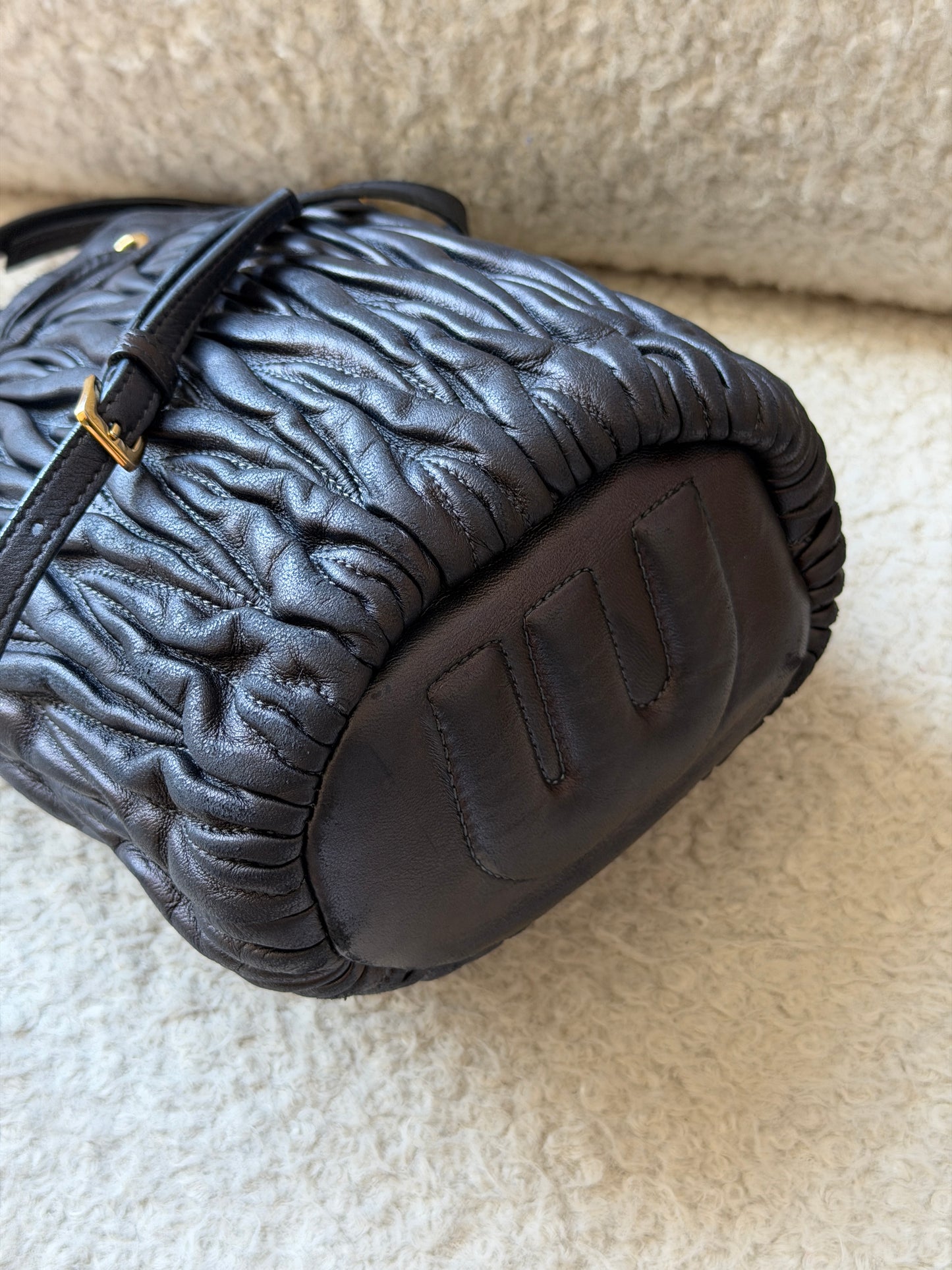 Pre-Owned Black Ruffled Leather Bucket Bag