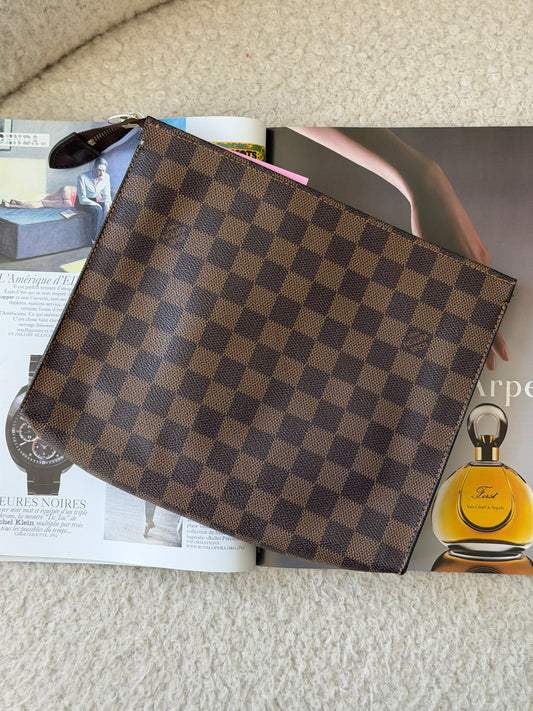 Pre-Owned Damier Ebene Canvas Pochette Toilette