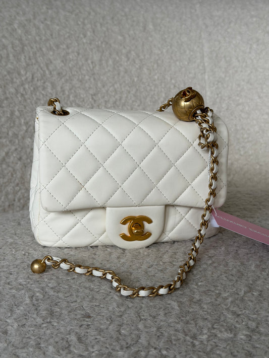 Pre-Owned White Matelassé Lambskin Leather Mini Square Crossbody w/Ball Adjustable Chain