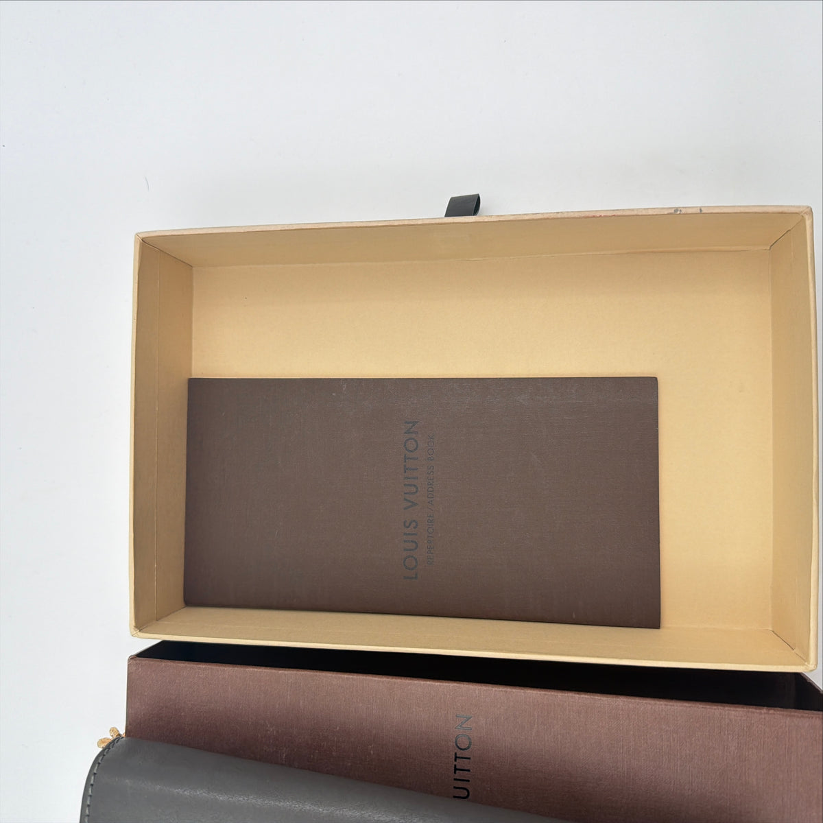 Pre-Owned Grey Leather Wallet on Chain