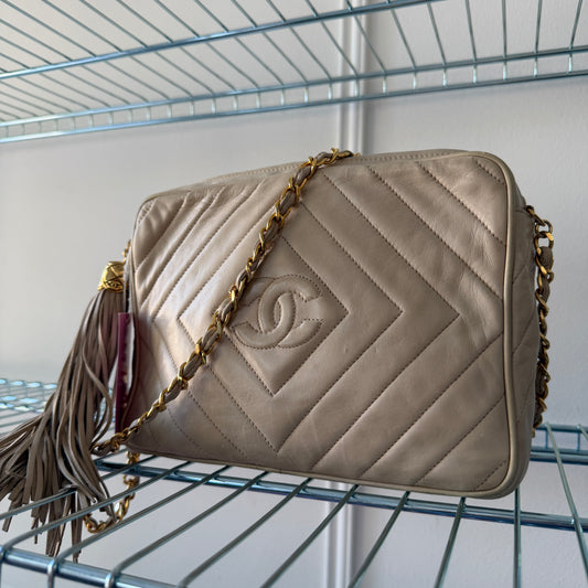 Pre-Owned Beige Diamond Quilted Lambskin Leather Camera Bag
