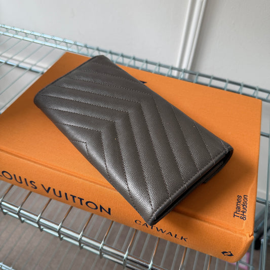 Pre-Owned Grey Caviar Leather Wallet