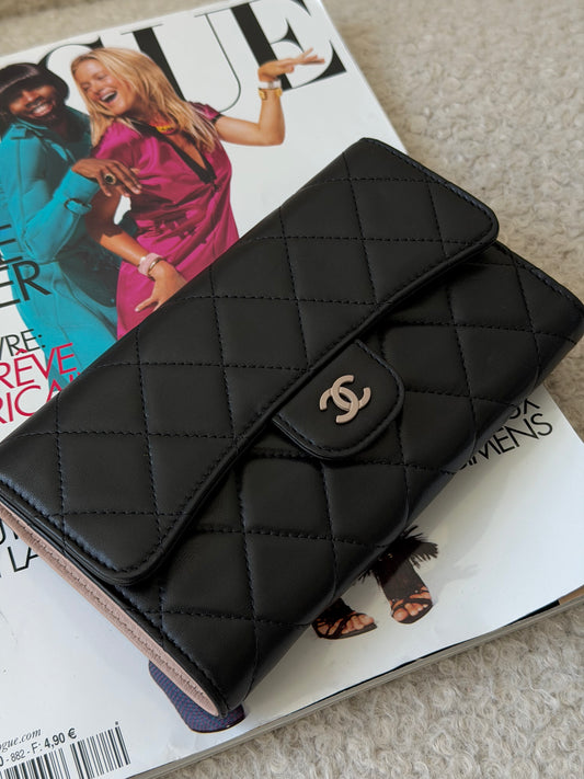 Pre-Owned Black Lambskin Leather Tri-Fold Wallet
