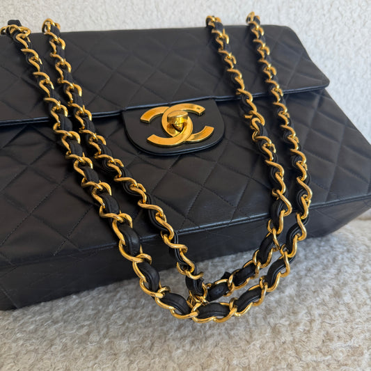 Pre-Owned Black Matelassé Lambskin Leather Maxi Single Flap Crossbody Bag