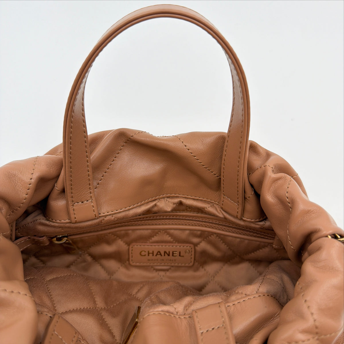 Pre-Owned Beige Fonce '22' Shiny Lambskin Leather Backpack
