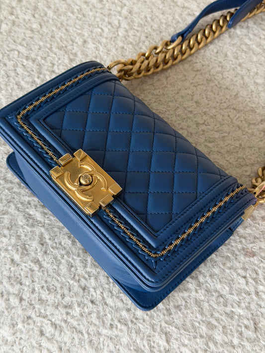 Pre-Owned Navy Lambskin Boy Single Flap