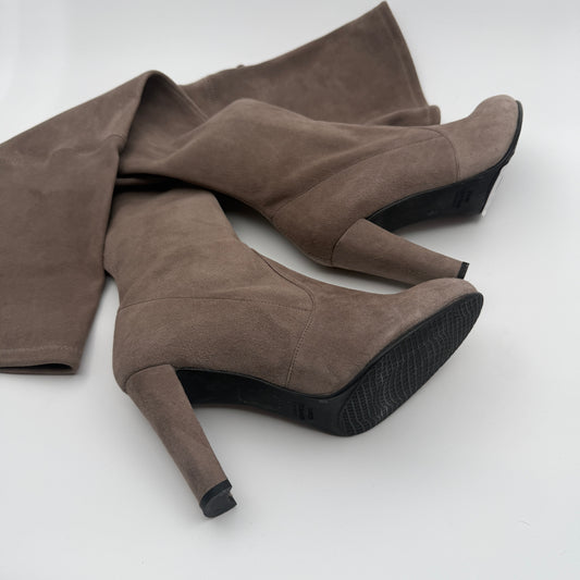 Pre-Owned Grey Suede Boots (38)