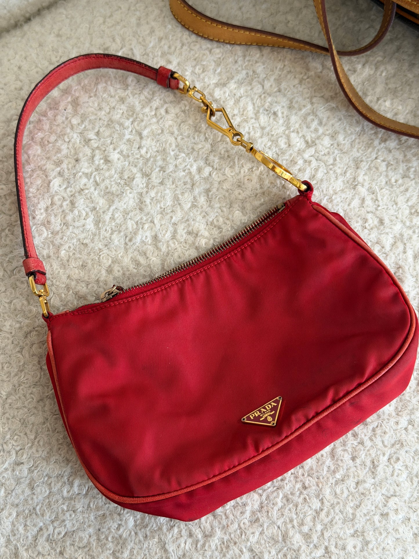Pre-Owned Red Nylon Shoulder Pochette