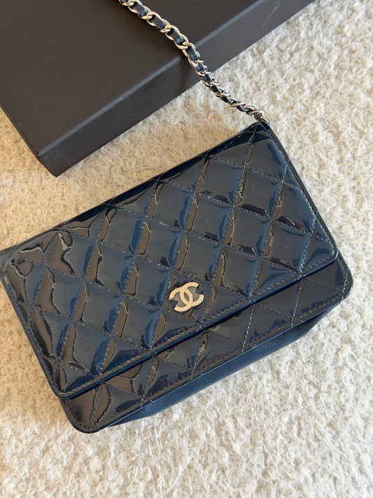 Pre-Owned Navy Patent Leather Wallet on Chain