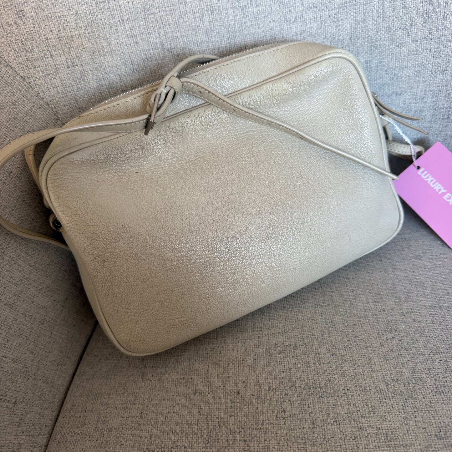 Pre-Owned White Leather Camera Bag