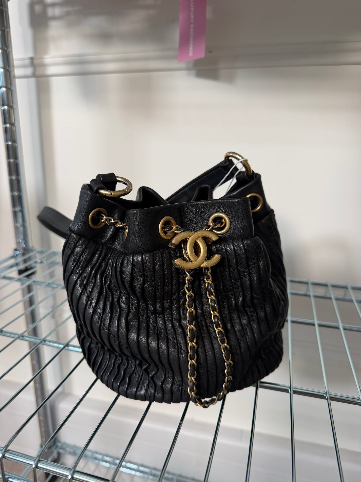 Pre-Owned 2017-18 Black Ruffled Lambskin Leather Bucket Bag