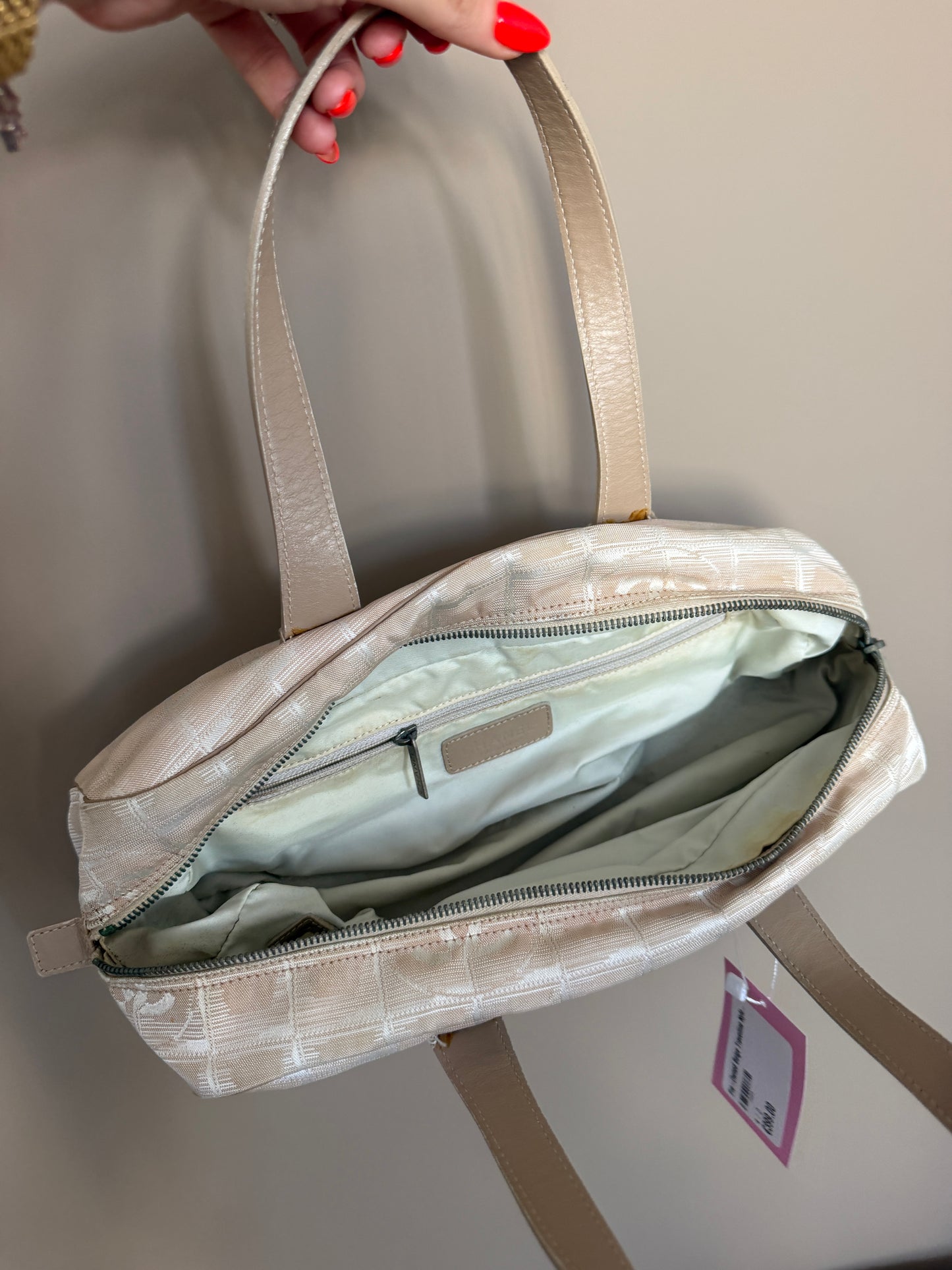 Pre-Owned Black Travelline Nylon Shoulder Bag