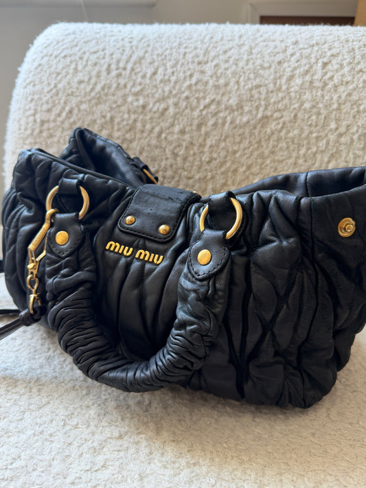Pre-Owned Black Ruffled Nappa Leather Handbag