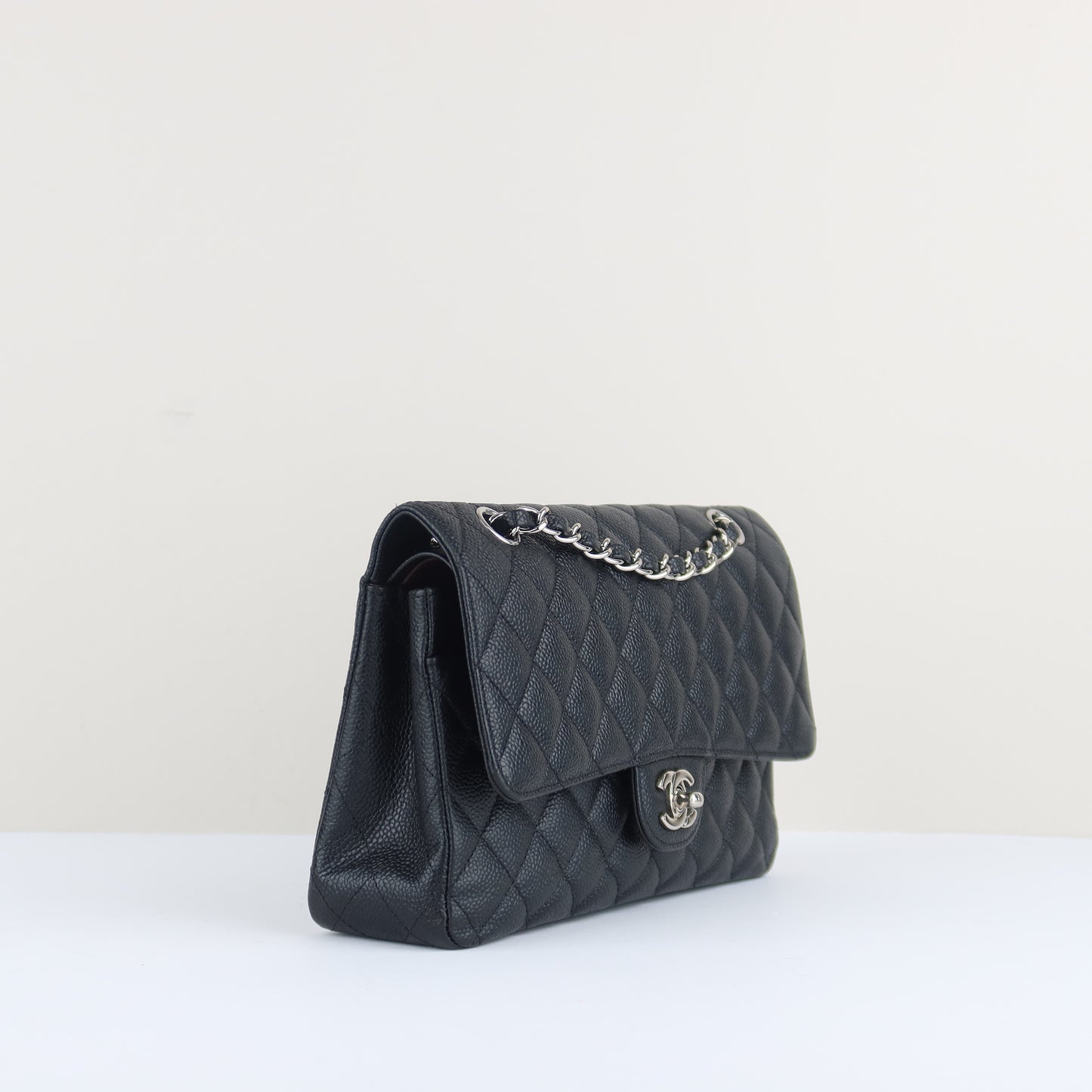 Caviar Medium Classic Flap