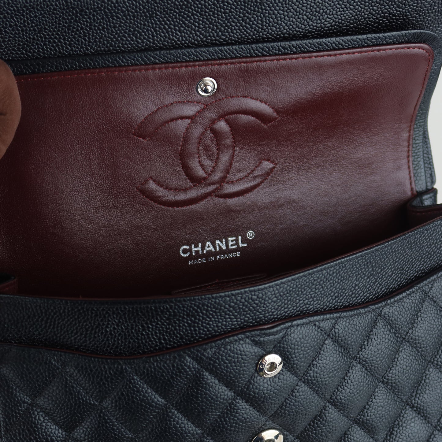 Caviar Medium Classic Flap