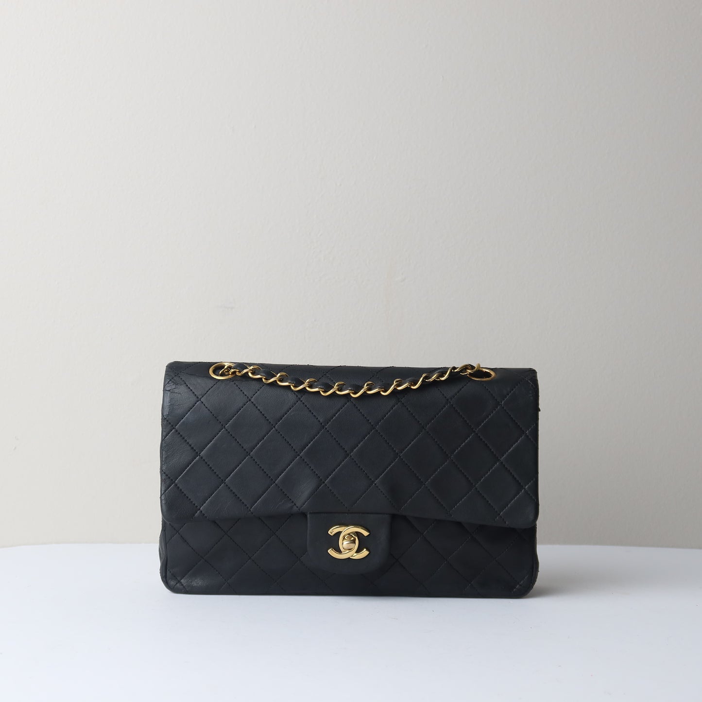 Medium Classic Flap