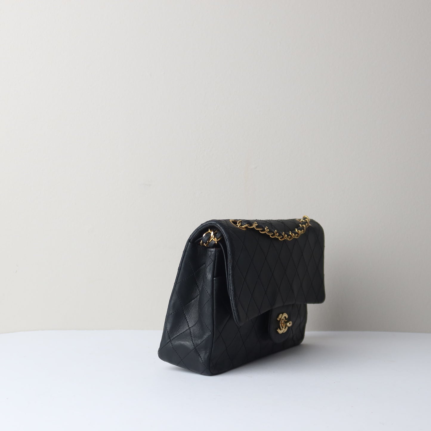 Medium Classic Flap