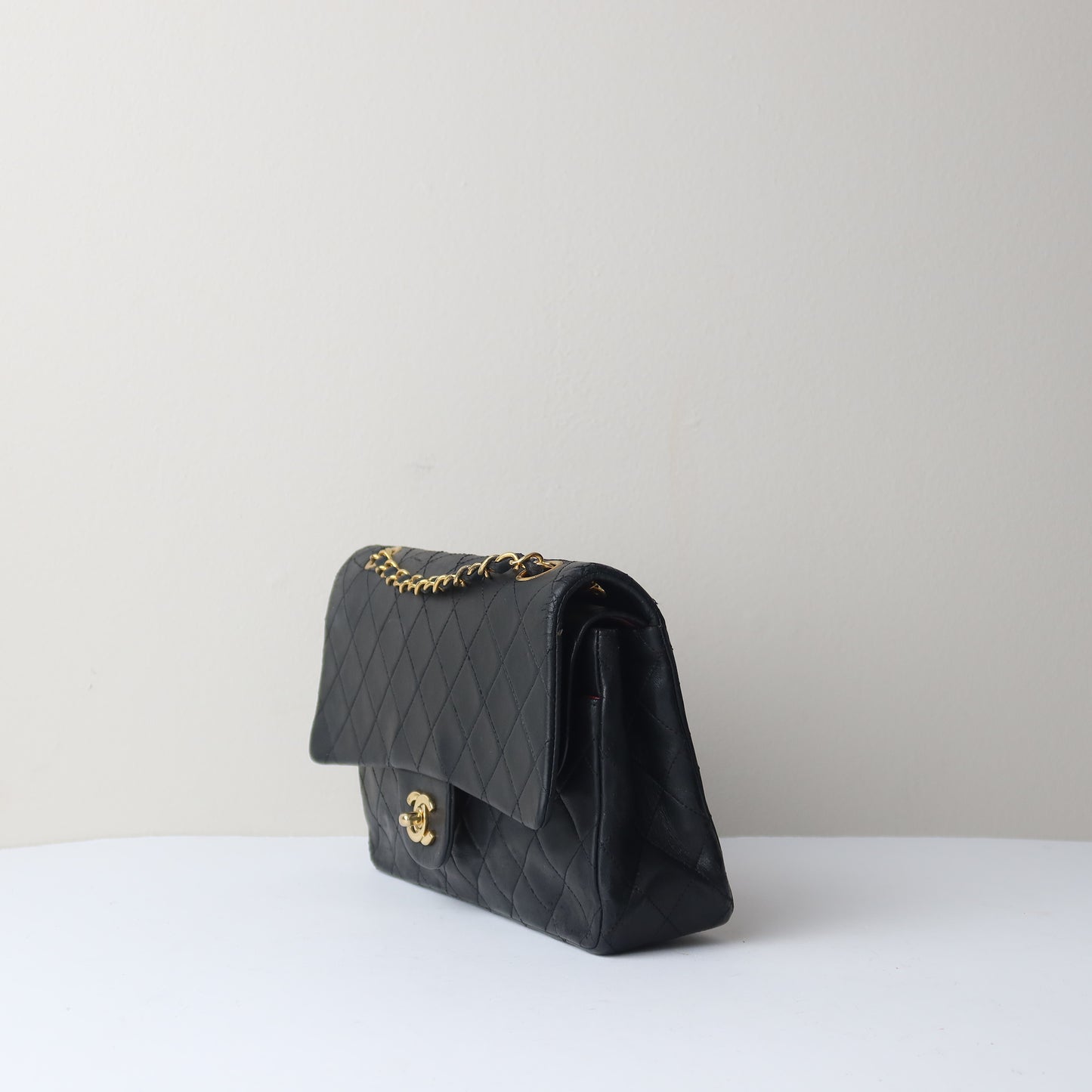 Medium Classic Flap