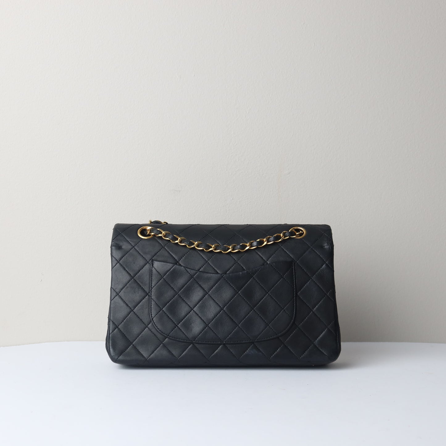 Medium Classic Flap