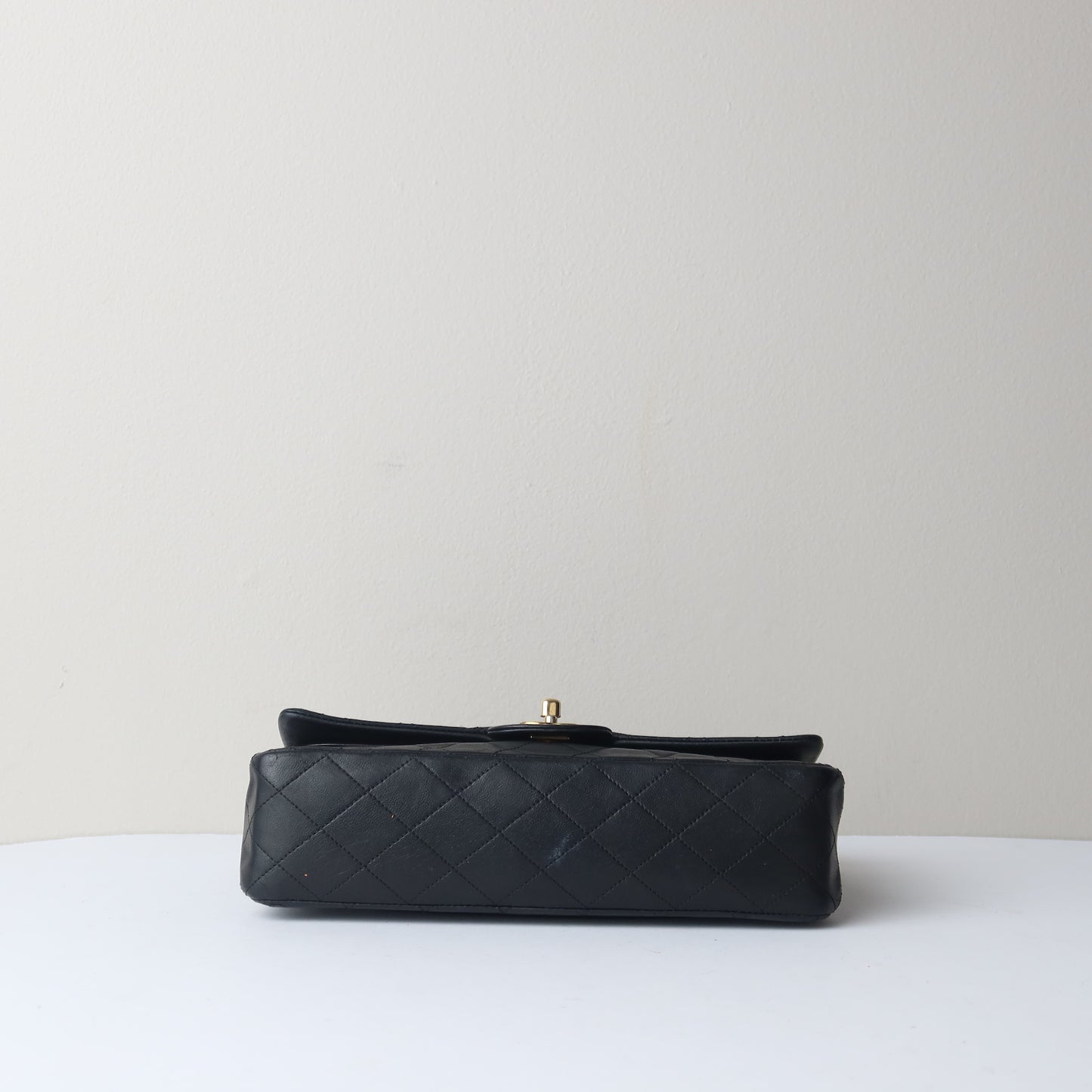 Medium Classic Flap
