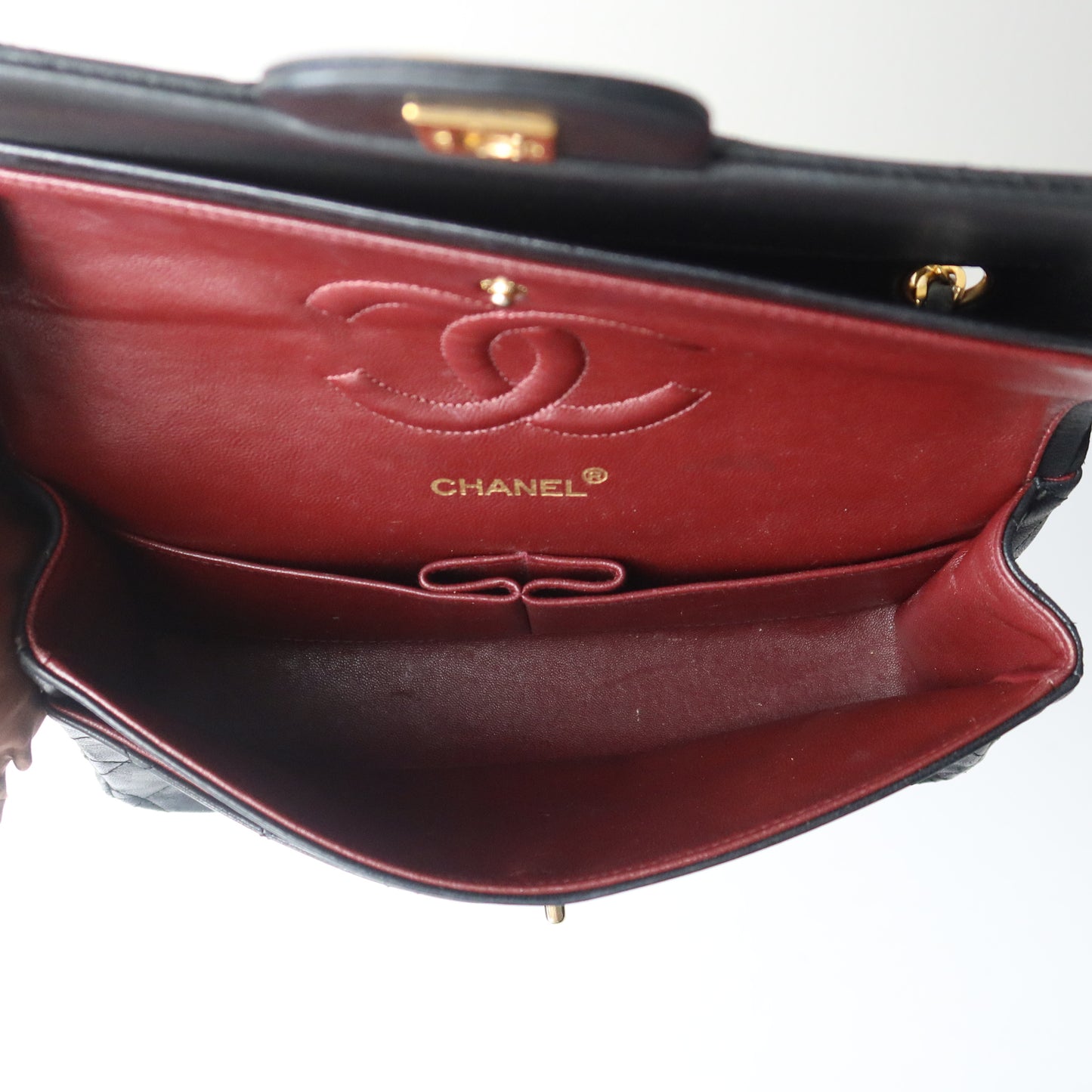 Medium Classic Flap