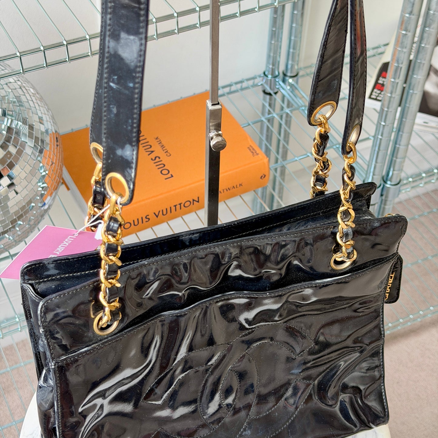 Pre-Owned Black Patent Leather Shoulder Bag