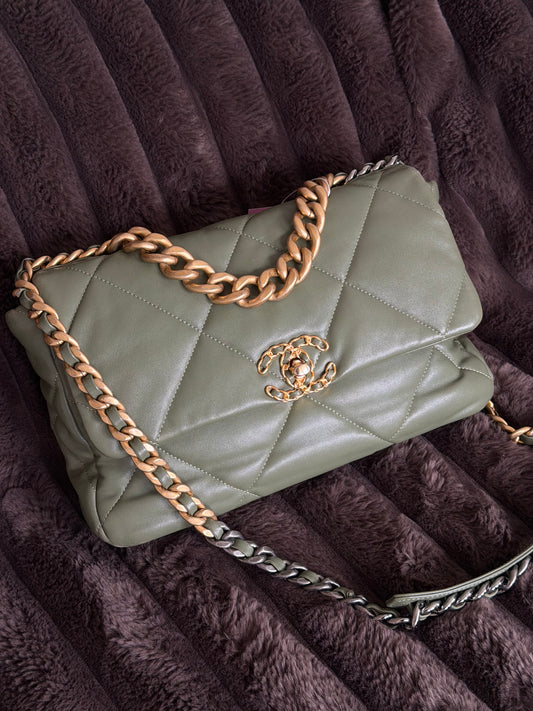 Pre-Owned Olive Green Shiny Lambskin Leather Handbag Large