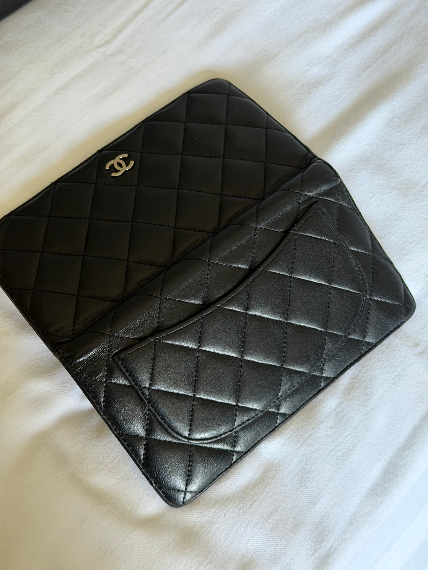 Pre-Owned Black Lambskin Leather Fold Wallet