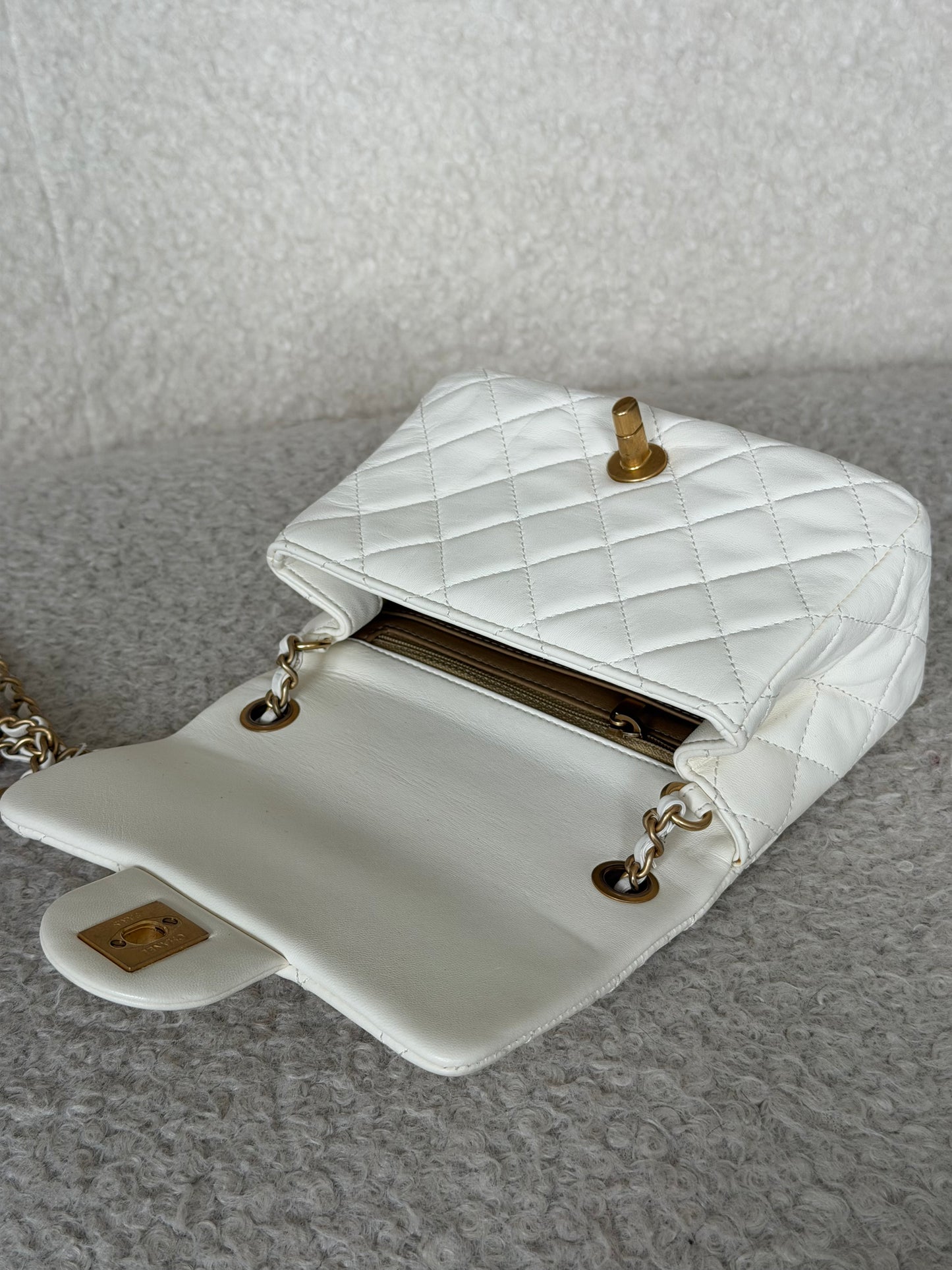 Pre-Owned White Matelassé Lambskin Leather Mini Square Crossbody w/Ball Adjustable Chain