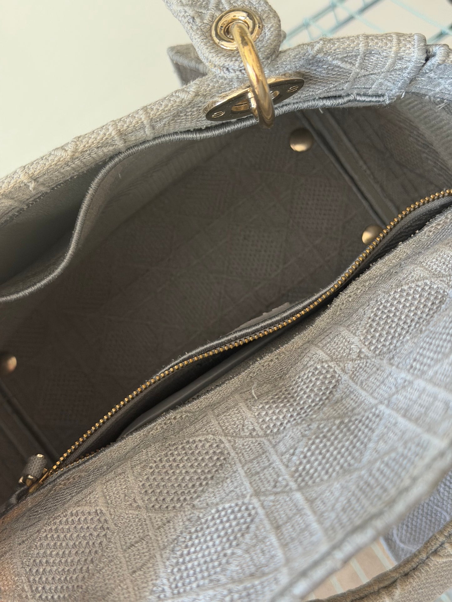 Pre-Owned Grey Fabric D Light Handbag