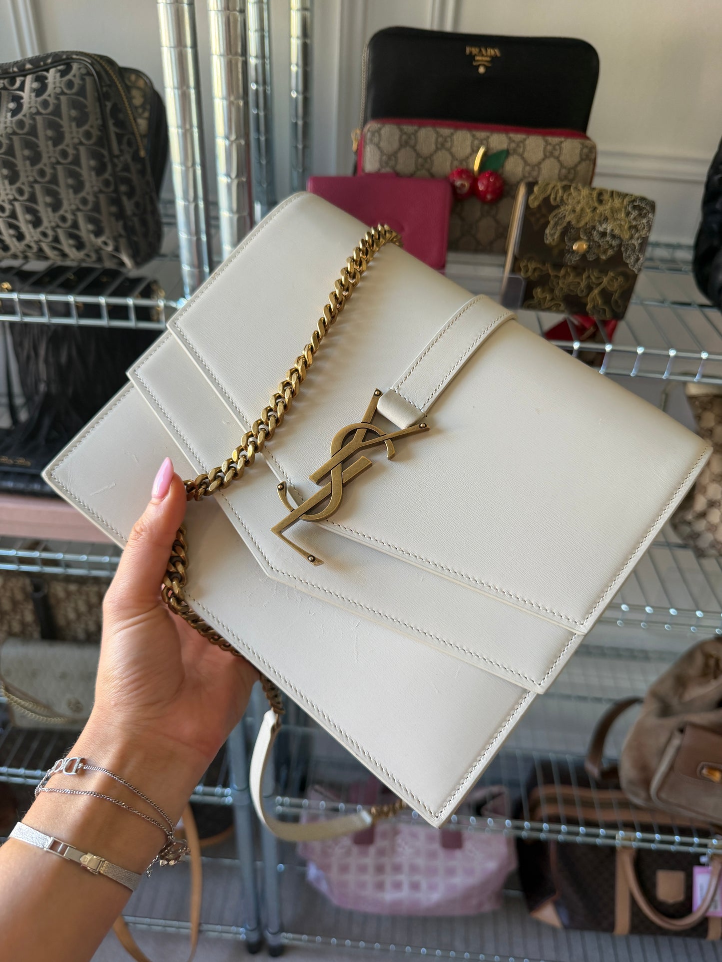 Pre-Owned White Leather Crossbody Flap Bag