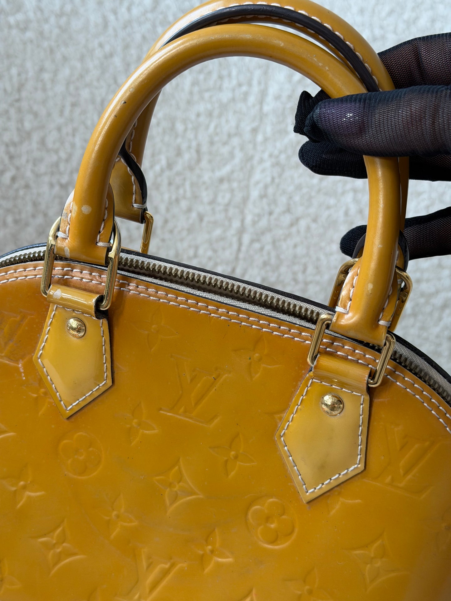 Pre-Owned Gold Monogram Vernis Leather Alma BB