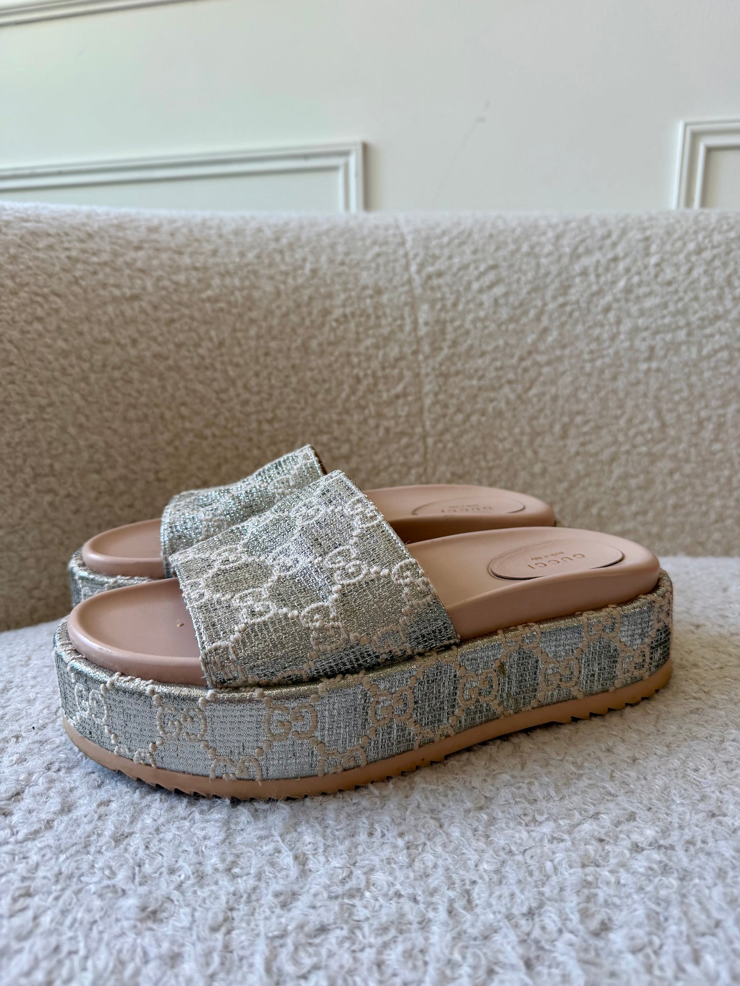 Silver/Beige Embroidered Fabric and Leather Sandal 39 Very good