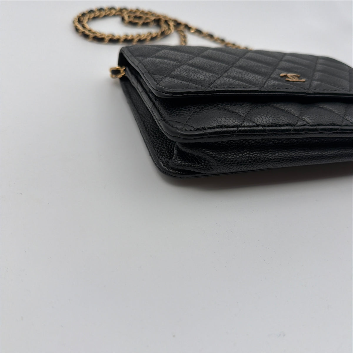 Pre-Owned Black Caviar Leather Wallet on Chain GHW